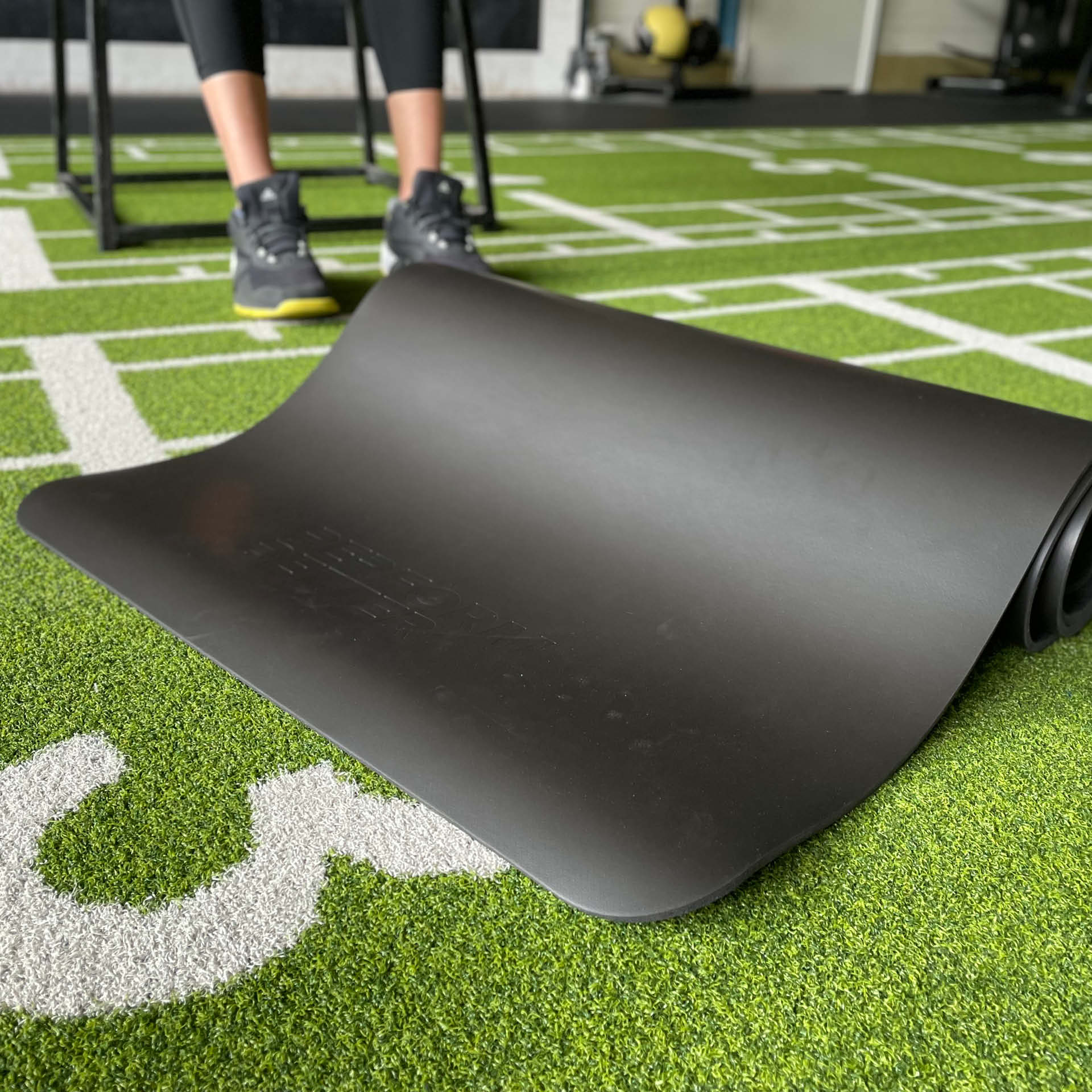 Perform Better Fitnessmatte 1,8m Schwarz mit Ösen Perform Better Fitnessmatte 1,8m Schwarz mit Ösen
